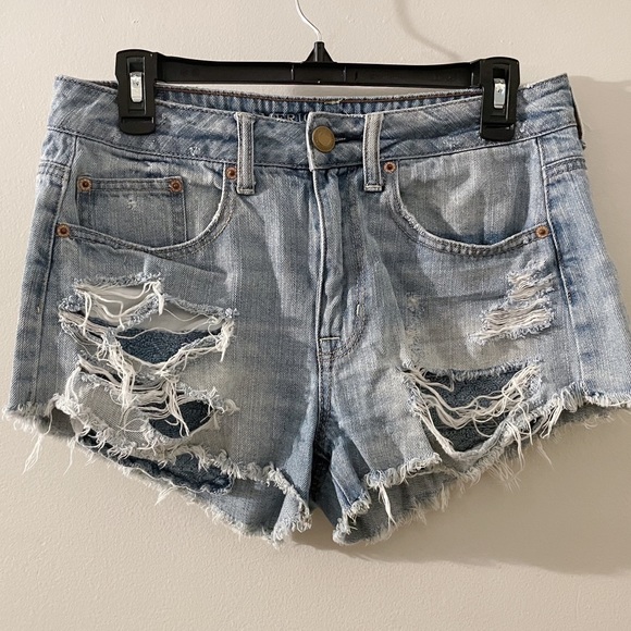 American Eagle Outfitters high rise patterned pocket light wash jean shorts - Picture 1 of 7